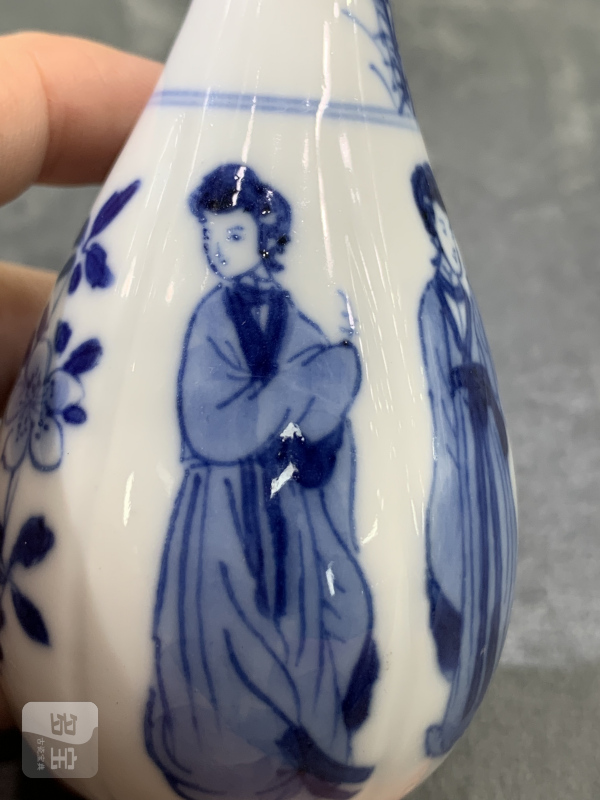 清康熙青花四美图瓜棱小胆瓶 - 图8